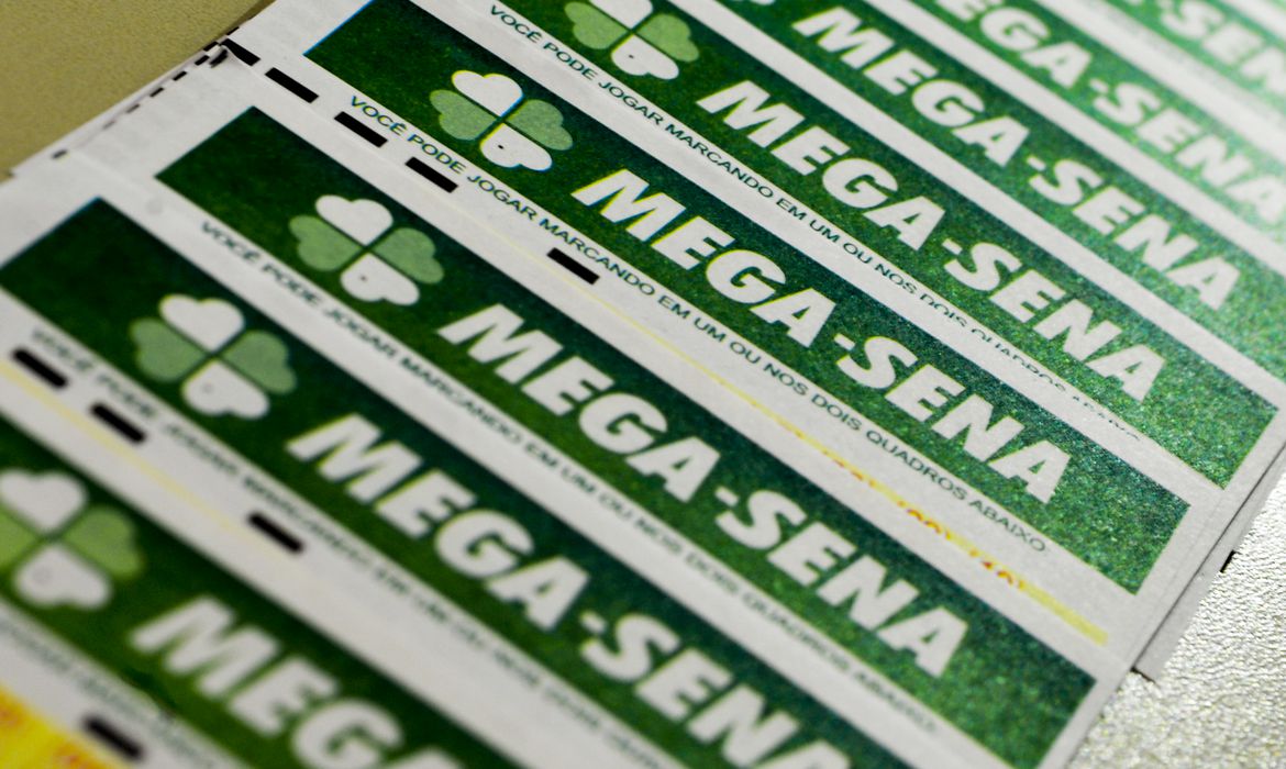 Mega-Sena acumula e concurso 2.525 pode pagar R$ 300  milhões