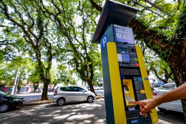 Área Azul em Porto Alegre tem novas formas de pagamento, mas aumento de valores fica pra novembro