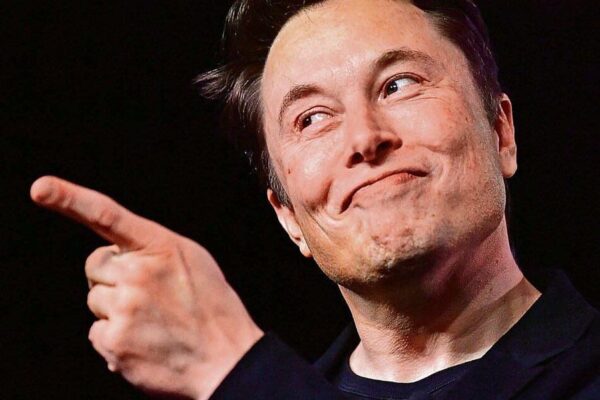 Bilionário Elon Musk anuncia compra do Twitter