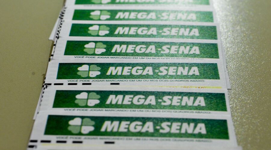 Mega-Sena acumula e sorteio deste sábado deve pagar R$ 100 milhões (Foto Marcello Casal JrAgência Brasil)