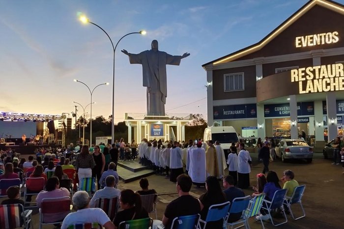 Cristo de 20 metros de altura é inaugurado em Coronel Bicaco