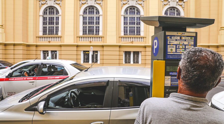 Começaram a valer nesta terça-feira (1)os novos valores do estacionamento rotativo na capital gaúcha. (Foto Giulian Serafim/PMPA)