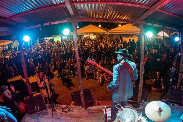 Mississippi Delta Blues Festival arrasta mais de 10 mil pessoas ao Parque da Festa da Uva, em Caxias