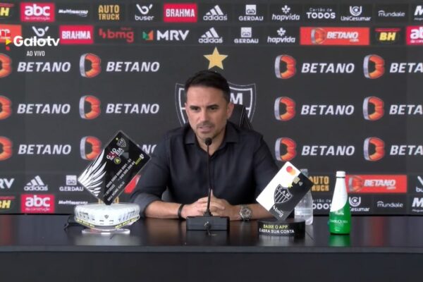 “Não abri negociação”, afirma Rodrigo Caetano sobre interesse do Grêmio