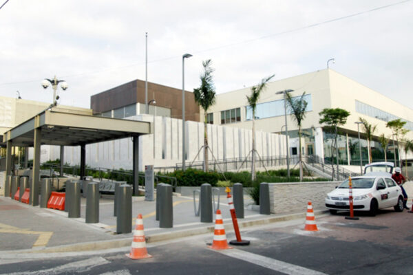 Simulação no Consulado dos EUA  altera o trânsito em Porto Alegre