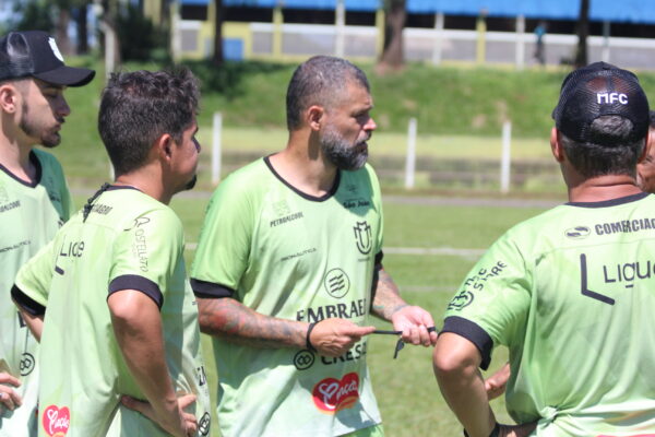Ex-volante Edinho é o novo técnico do Maringá sub-20