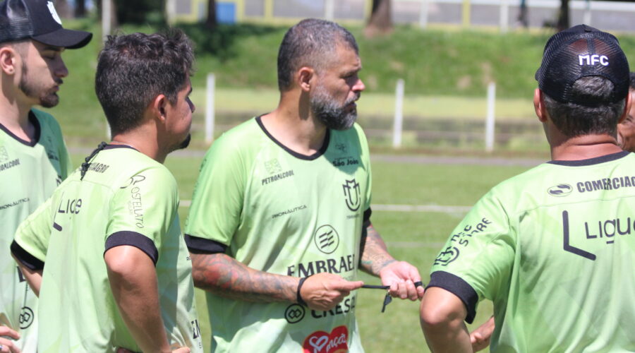 Jogador que atuou em Grêmio e Inter já está treinando a equipe paranaense que vai disputar a Copinha
