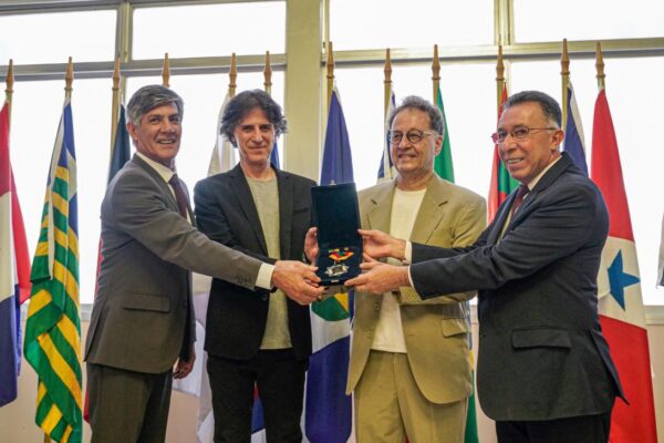 Kleiton e Kledir recebem a Medalha do Mérito Farroupilha da Assembleia Legislativa do RS