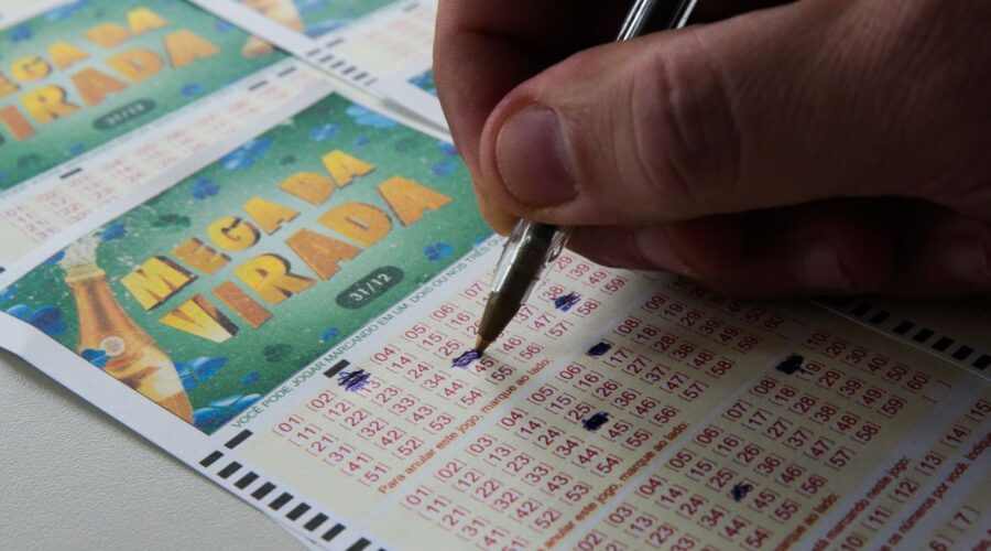 Prêmio de R$ 450 milhões da Mega da Virada é o maior da história do concurso, conforme as Loterias da Caixa.