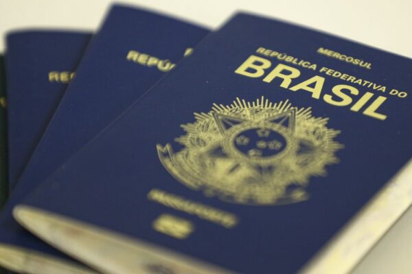 PF suspende emissão de passaporte por falta de verba