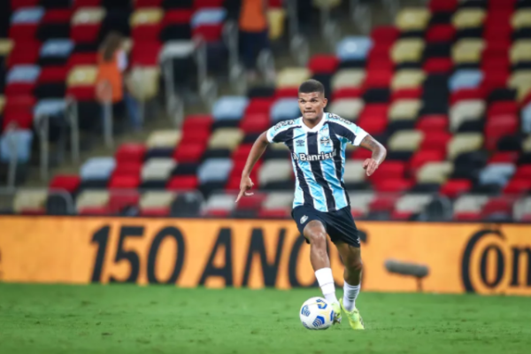Grêmio encaminha empréstimo do volante Mateus Sarará para o Juventude