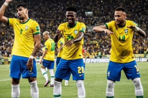 Vinicius Junior será titular na estreia do Brasil na Copa; veja a escalação