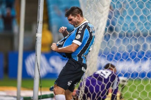 Grêmio renova com Kannemann até o final de 2023; veja como foi a negociação salarial