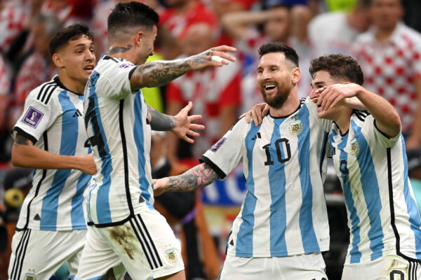 Argentina atropela a Croácia e avança para a final da Copa