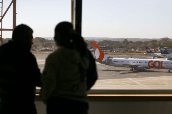 Aeroportos registram atrasos e cancelamentos após início de greve dos aeronautas
