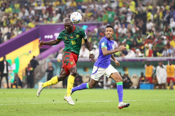 Com reservas, Brasil é derrotado por Camarões, mas avança como primeiro do Grupo G