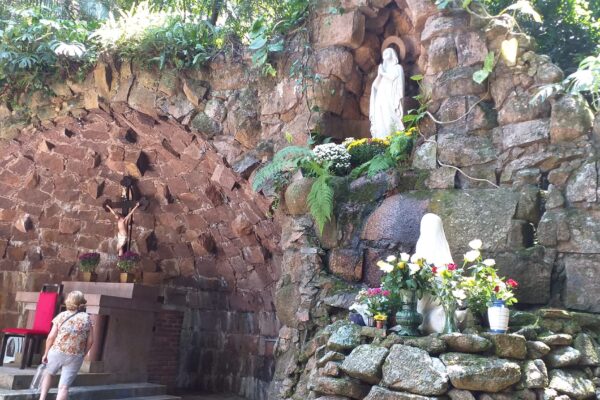 Gruta Nossa Senhora de Lourdes é reaberta em Porto Alegre