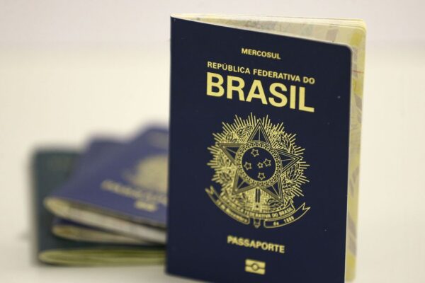 Após liberação de recursos, PF retoma emissão de passaportes
