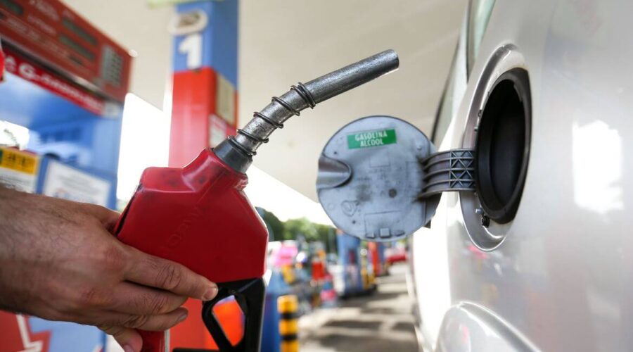 Gasolina fica mais cara nas refinarias a partir desta quarta-feira