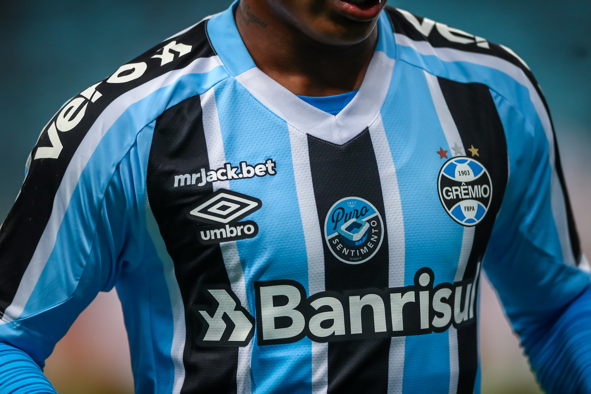 Grêmio anuncia novo patrocinador na camisa de jogo do profissional