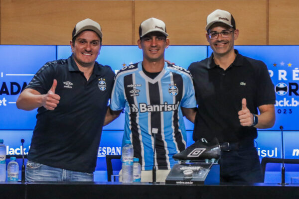 Cristaldo é apresentado oficialmente: “O Grêmio é muito grande”