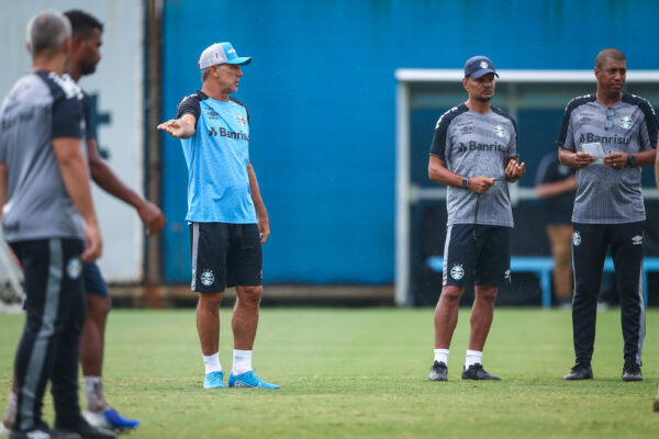 Após estreia, Grêmio ainda corre contra o tempo para regularizar reforços restantes