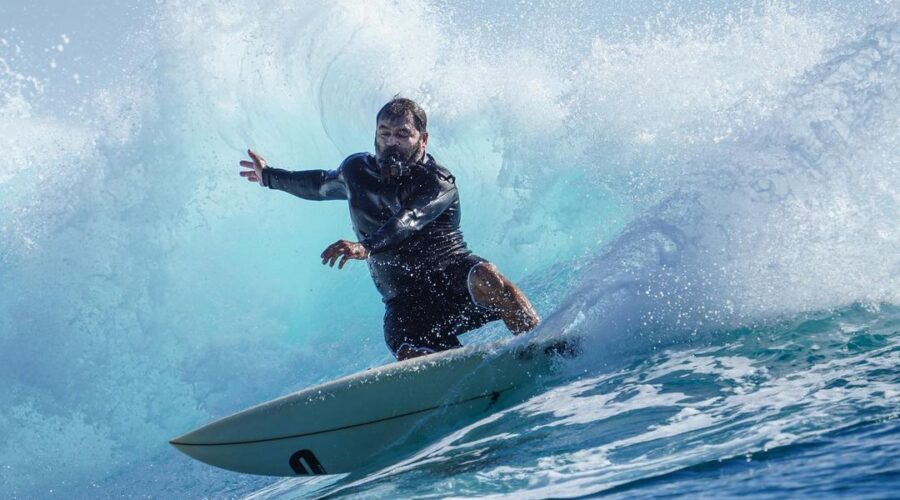 A lenda das ondas gigantes Márcio Freire morreu nesta quinta-feira (5) ao cair de um paredão de água na praia de Nazaré, em Portugal