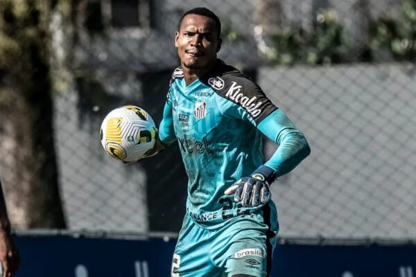 Inter se aproxima de anunciar goleiro do Santos por empréstimo