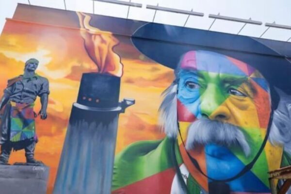 Porto Alegre:  Paixão Côrtes é homenageado em mural no Quarto Distrito