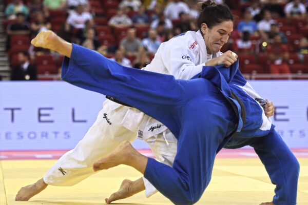 Gaúcha e carioca são indicadas a prêmio internacional de judocas do ano; votação é aberta ao público