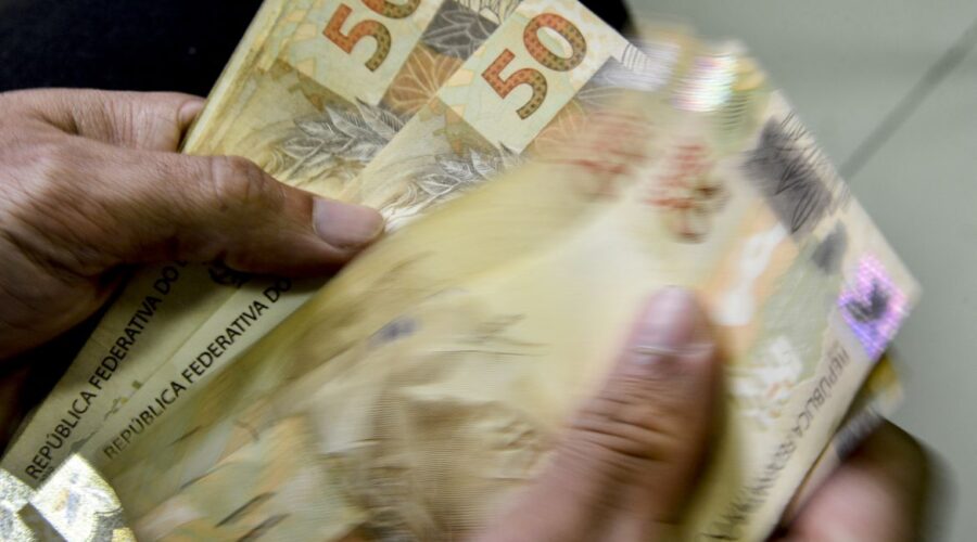 Salário mínimo nacional passa a ser R$1.320 em 2023