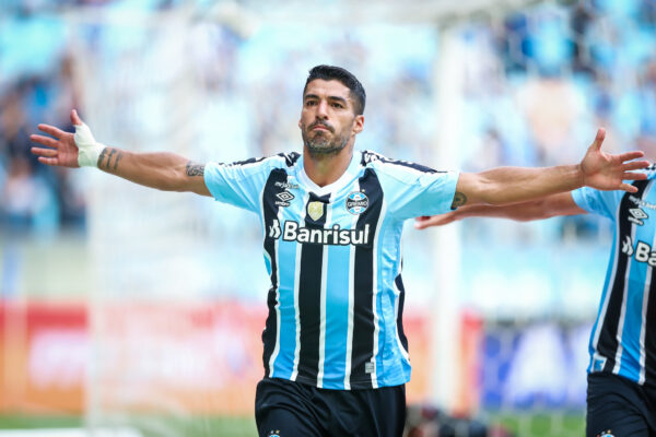 Grêmio abre cinco gols de vantagem no primeiro tempo, goleia o Novo Hamburgo e garante a liderança do Gauchão Ipiranga