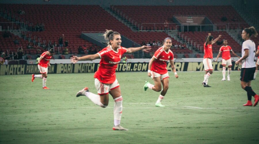 Com Supercopa, Globo aposta no futebol feminino e fecha