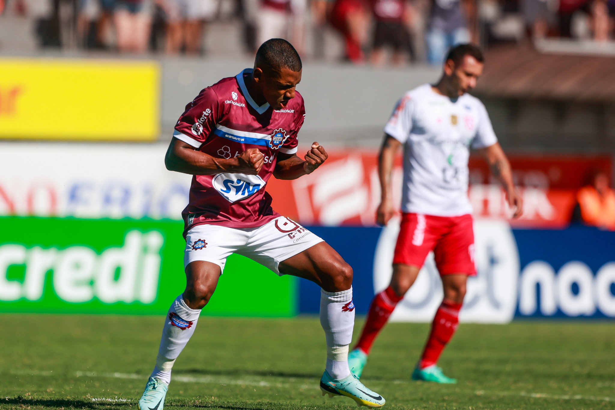 Em jogo marcado por confusão e expulsões, Grêmio bate o Avenida