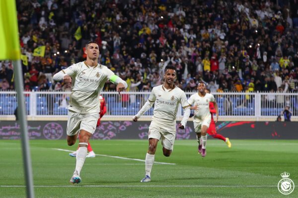 Cristiano Ronaldo marca três gols no primeiro tempo e alcança o segundo hat-trick em cinco jogos