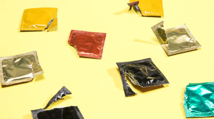 A venda de 57 lotes de preservativo masculino da Blowtex foi suspensa pela Anvisa. Decisão foi publicada no DOU desta quinta-feira