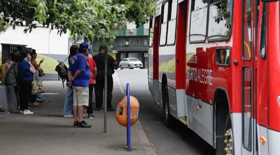 Linhas de ônibus de Porto Alegre têm mudanças nos terminais do Centro a partir desta segunda