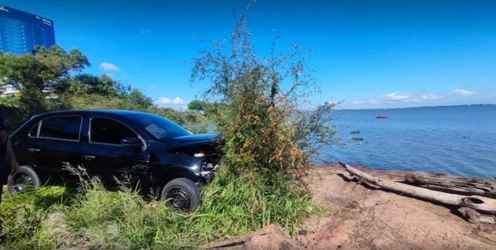 Seguem as buscas por motorista que abandonou carro e desapareceu no Guaíba em Porto Alegre