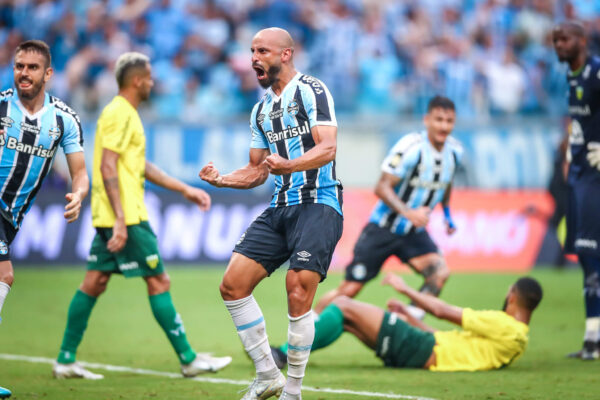 Grêmio acerta ida de Thaciano para o Bahia e Renato lamenta saída do meia
