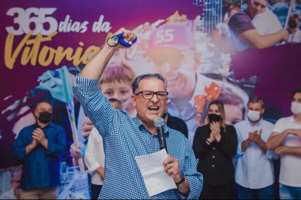 Afastado por irregularidades, Jairo Jorge reassume prefeitura de Canoas