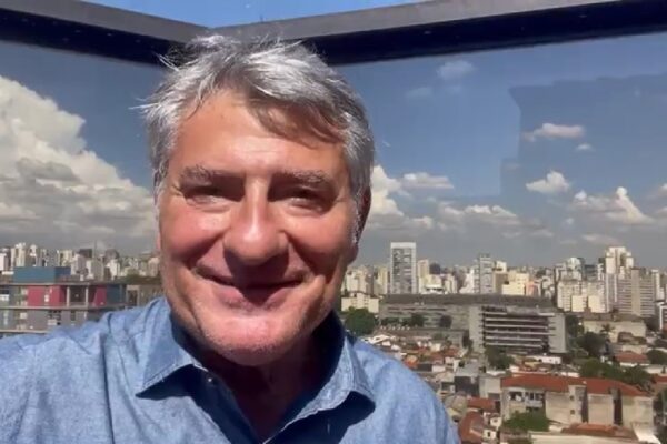 Cléber Machado fecha com Record para narrar as finais do Paulistão