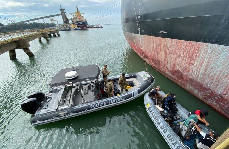 Carga de cocaína foi encontrada na “caixa de mar”, no casco de navio atracado no Terminal Portuário de Rio Grande