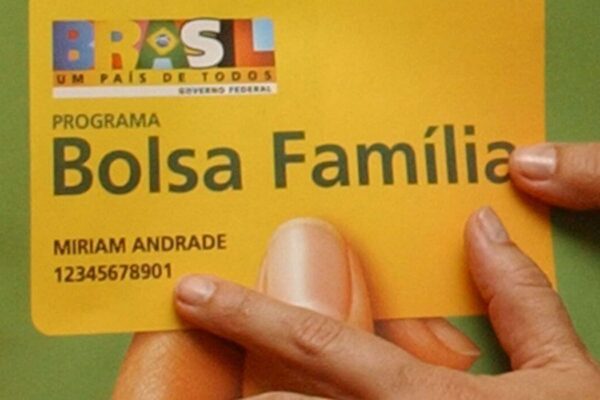 Novo Bolsa Família começa a ser pago hoje com valor médio de R$ 670; veja calendário