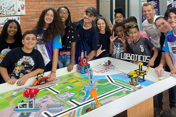 Escola de Porto Alegre é a única brasileira em concurso mundial de robótica