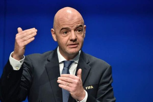 Presidente da Fifa ameaça deixar países da Europa sem transmissões da Copa Feminina