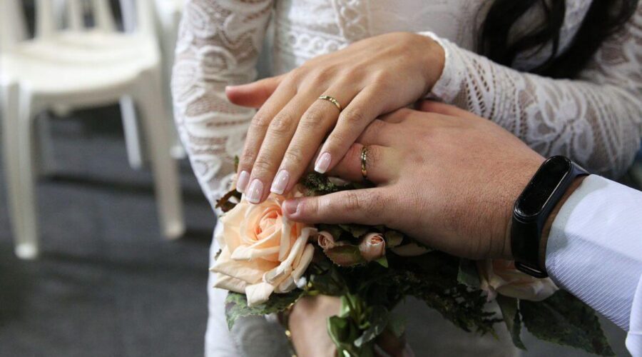 RS: em 20 anos, nº de mulheres que optaram por adotar o nome do marido ao casar cai 39%