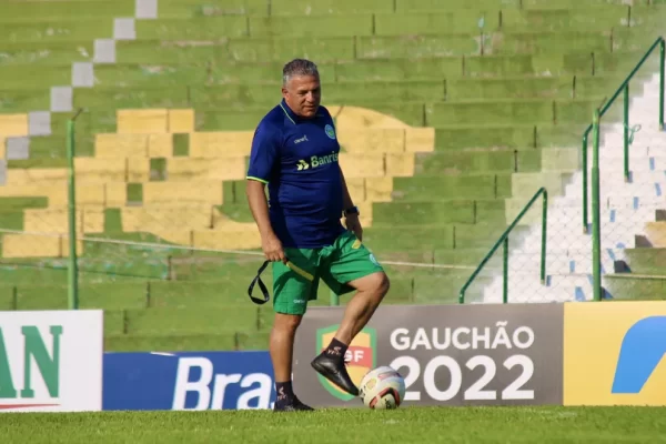 Luizinho Vieira projeta jogo de volta da semifinal do Gauchão: “É uma possibilidade de fazer o jogo mais importante da história do Ypiranga”