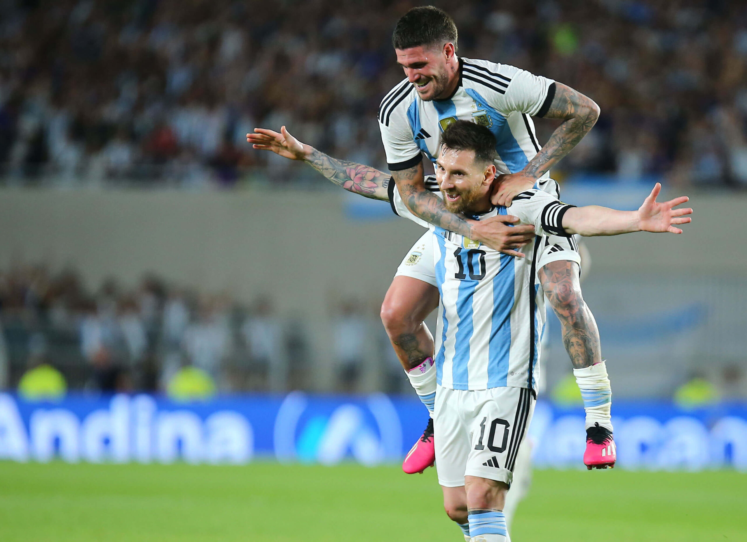 Messi 800 gols: em jogo da Argentina, atacante atinge marca histórica