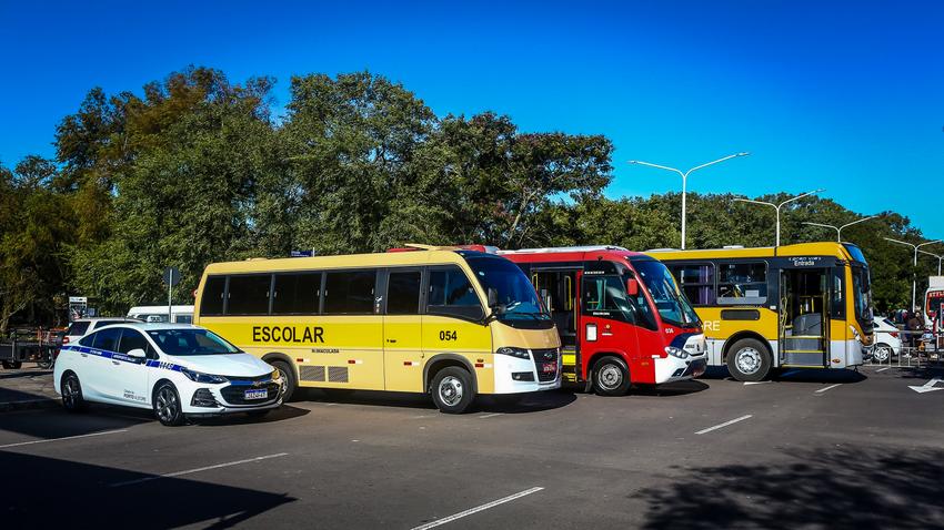O tráfego do transporte escolar nas faixas para ônibus de Porto Alegre foi autorizado em qualquer horário. Decisão foi publicada no Dopa