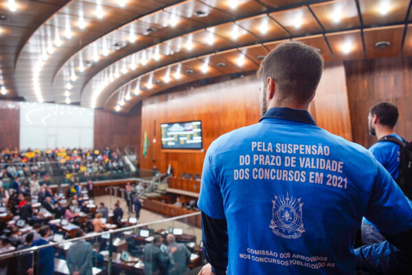 Deputados gaúchos aprovam a prorrogação da validade dos concursos públicos por mais um ano